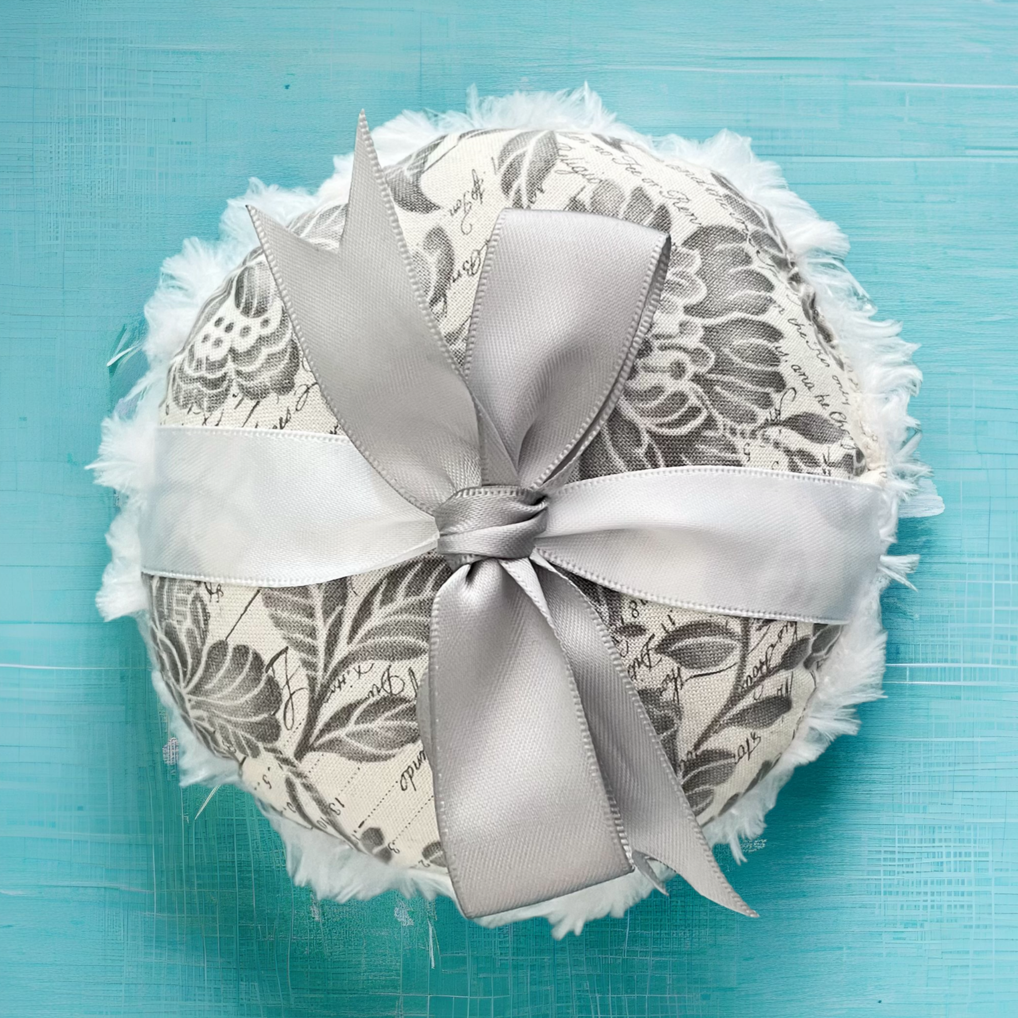 Luxe Puffs Large Powder Puff Gray Floral