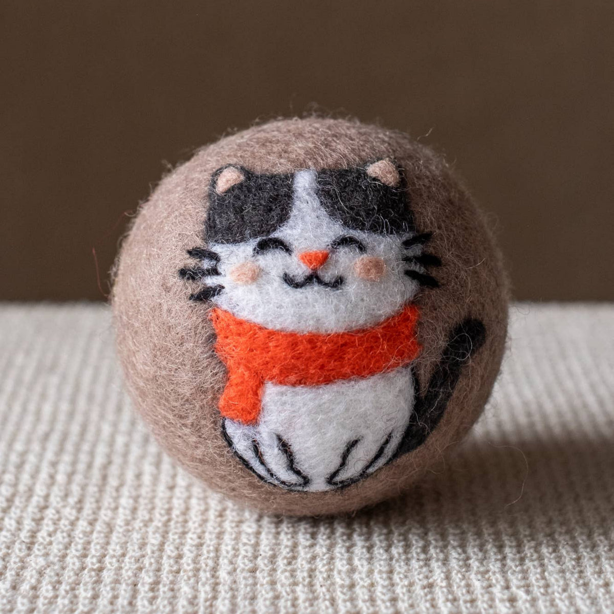 Natural wool dryer balls gift set of 3, dark cat-face dryer ball close-up