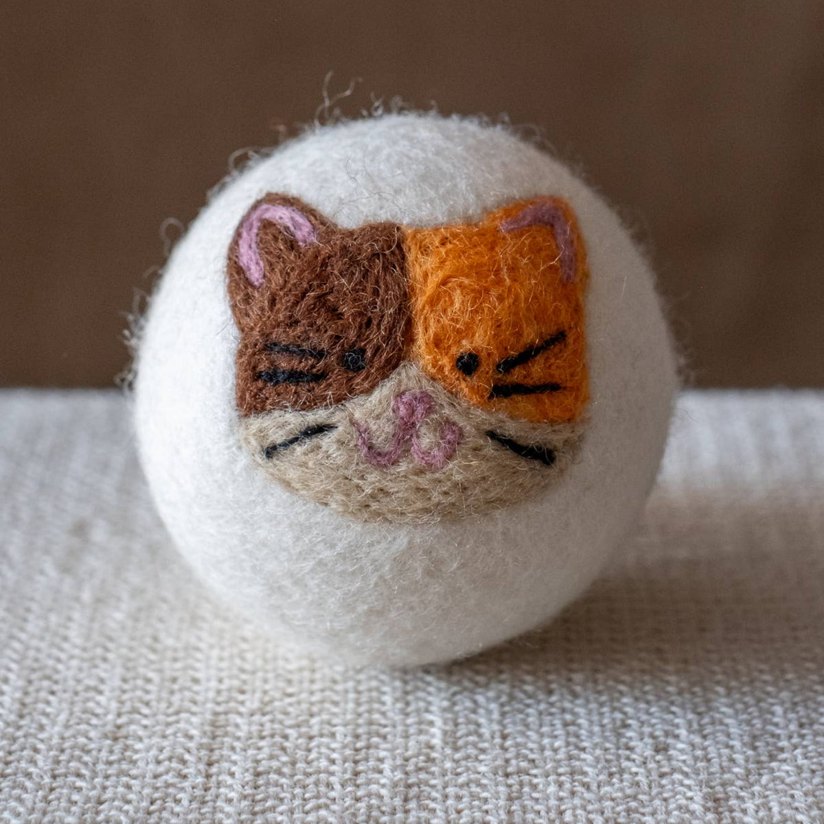 Natural wool dryer balls gift set of 3, white cat-face dryer ball with brown and orange patches