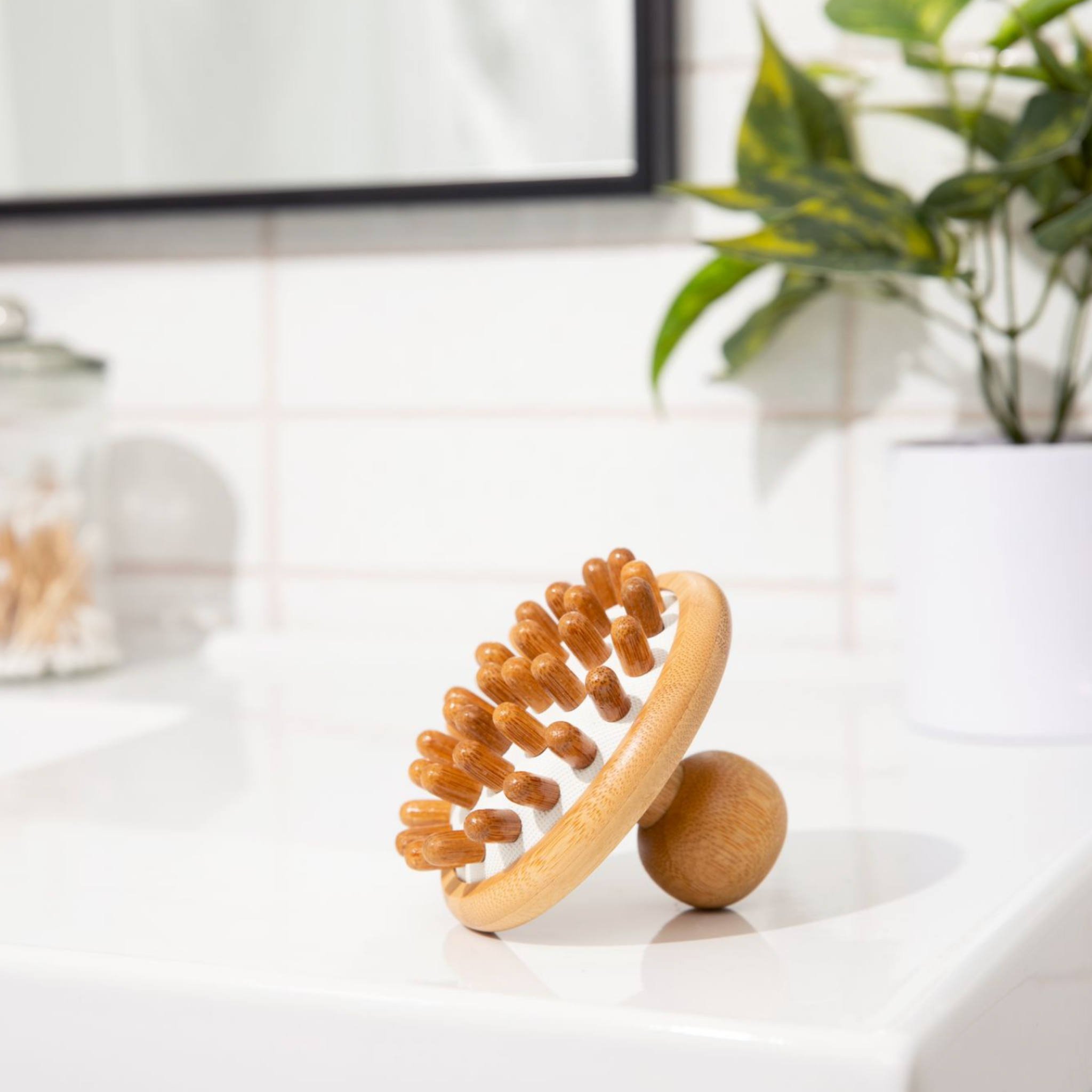 Bamboo Stimulating SCALP MASSAGER