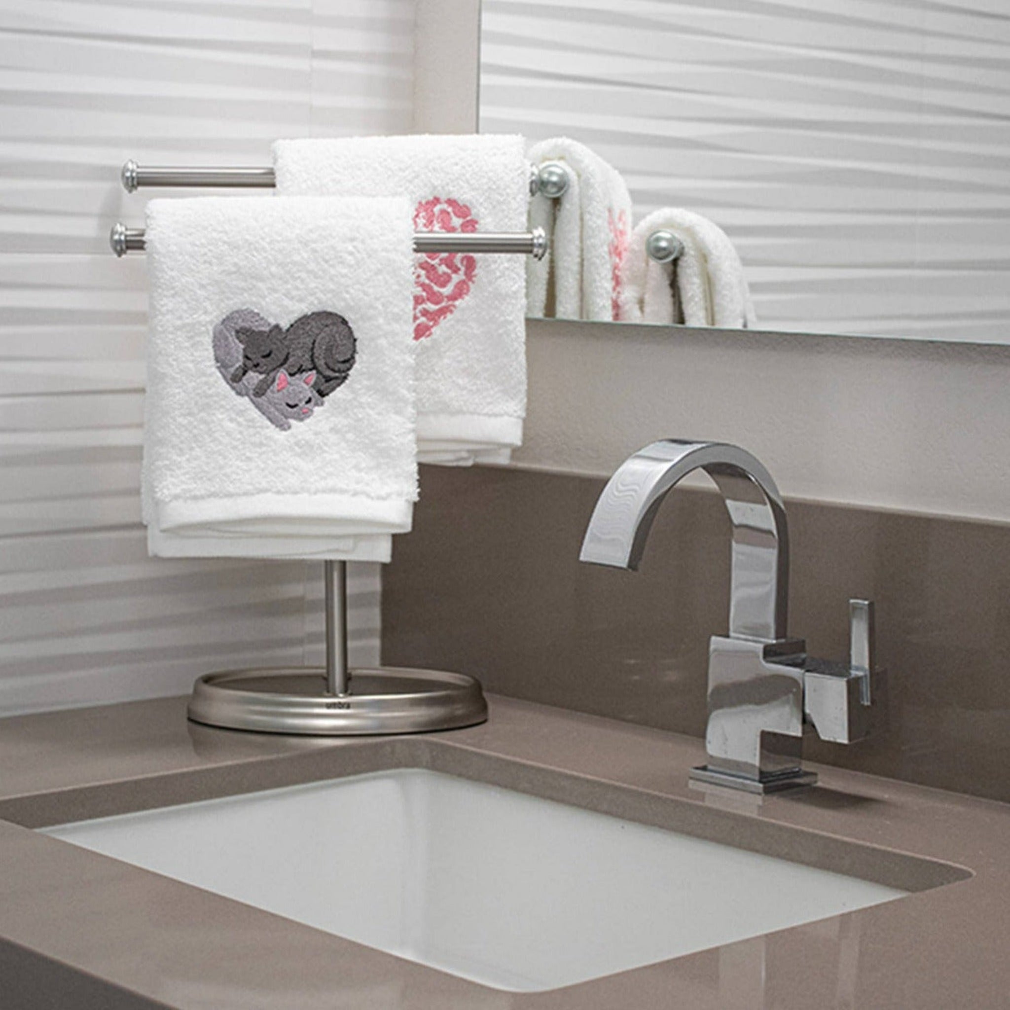 Embroidered cotton towel Cats